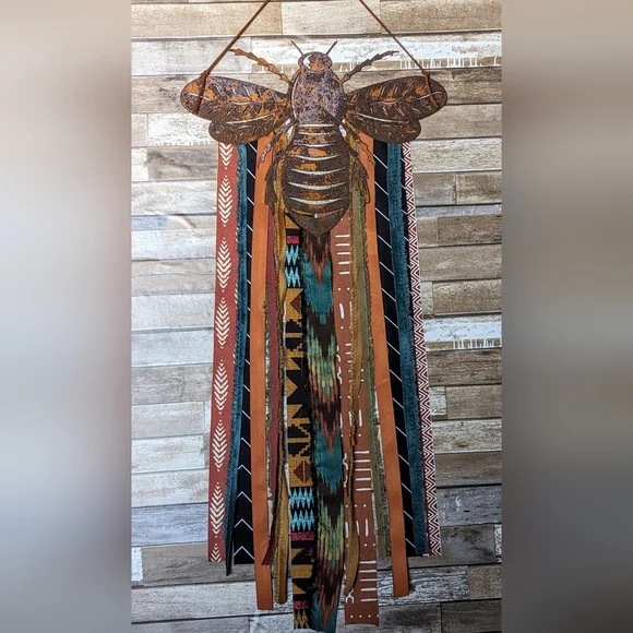 NWT Handcrafted Rustic Metal Honey Bee Wall Hanging - Picture 6 of 7